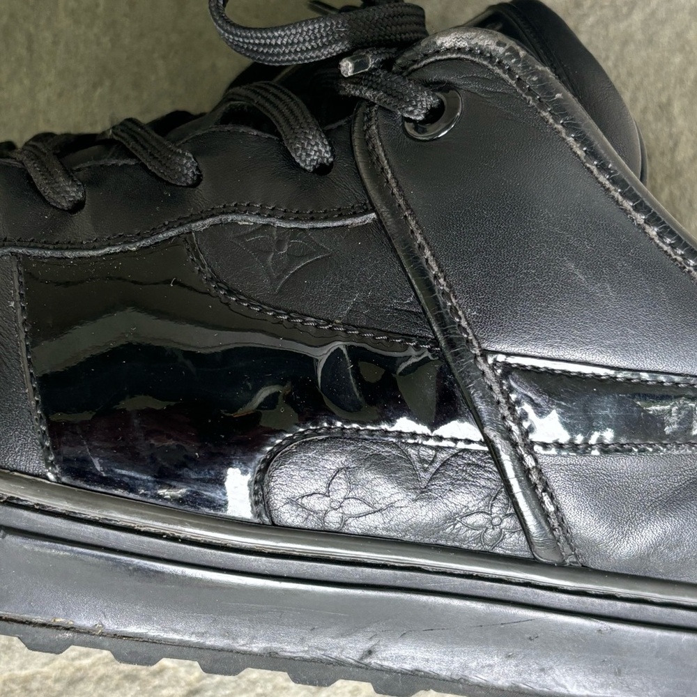 Louis Vuitton Black LV Monogram Engraved Sneakers 🔥 - Picture 6 of 11